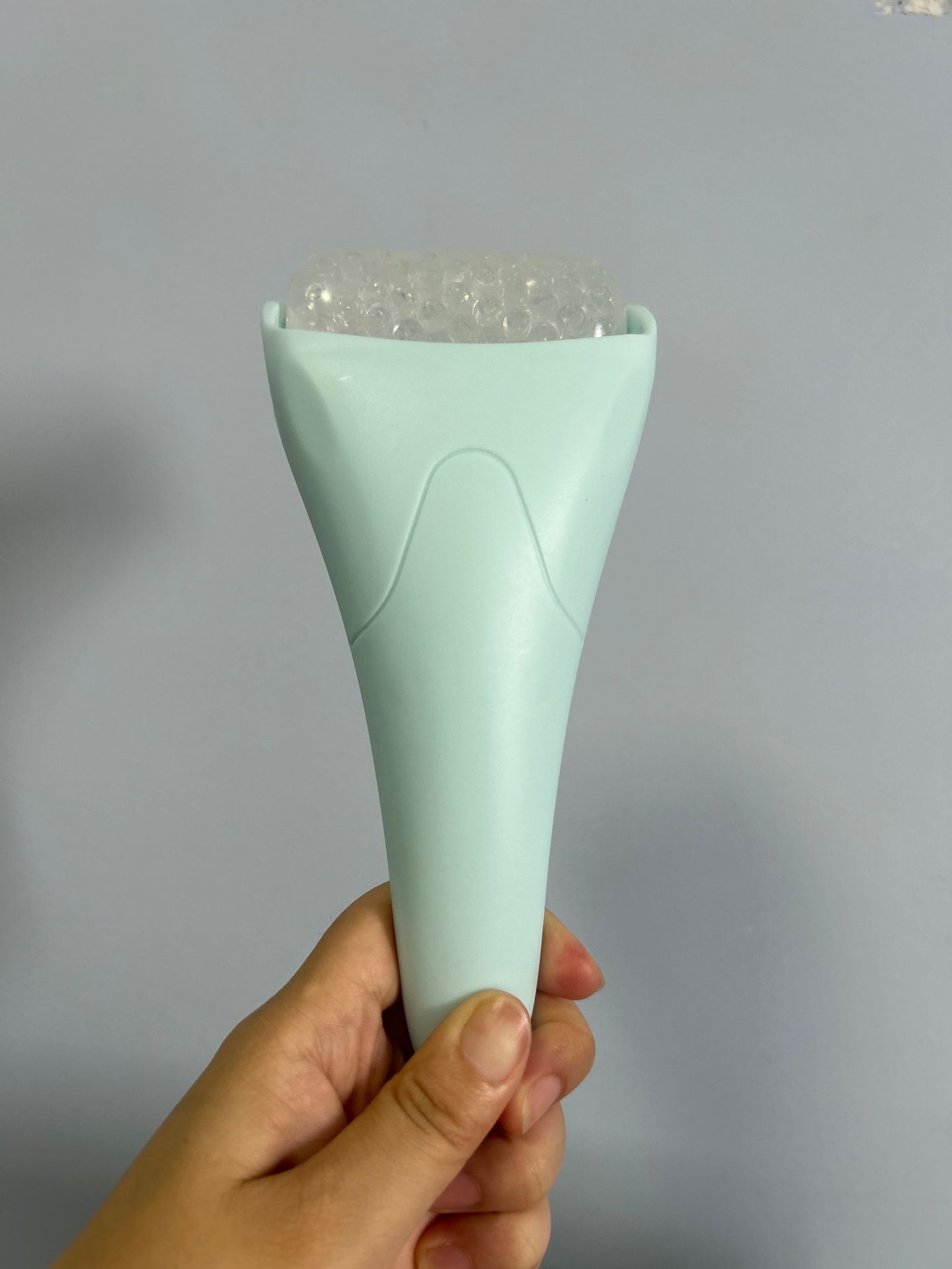 Cooling Ice Roller Massager – Pore Tightening, Puffiness & Skin Refresh Tool