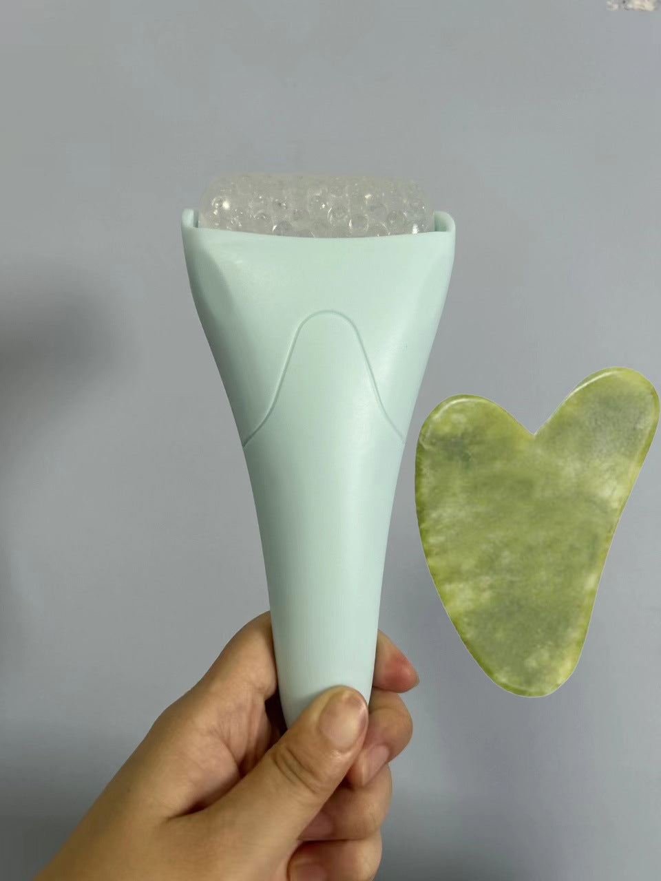 Cooling Ice Roller Massager – Pore Tightening, Puffiness & Skin Refresh Tool
