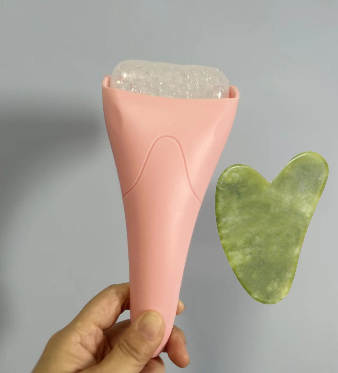 Cooling Ice Roller Massager – Pore Tightening, Puffiness & Skin Refresh Tool
